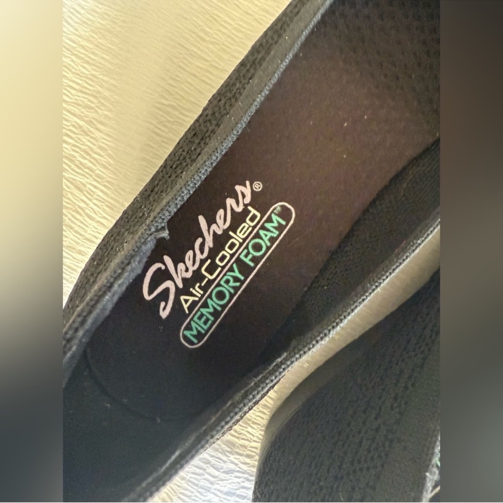 NWOT Skechers Cleo Flex Wedge Flipside Flat Air-Cooled Memory Foam in Black - Picture 2 of 8